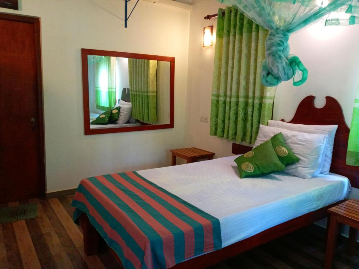 Hideaway Homestay Habarana Bagian luar foto