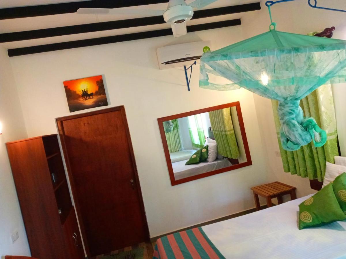 Hideaway Homestay Habarana Bagian luar foto