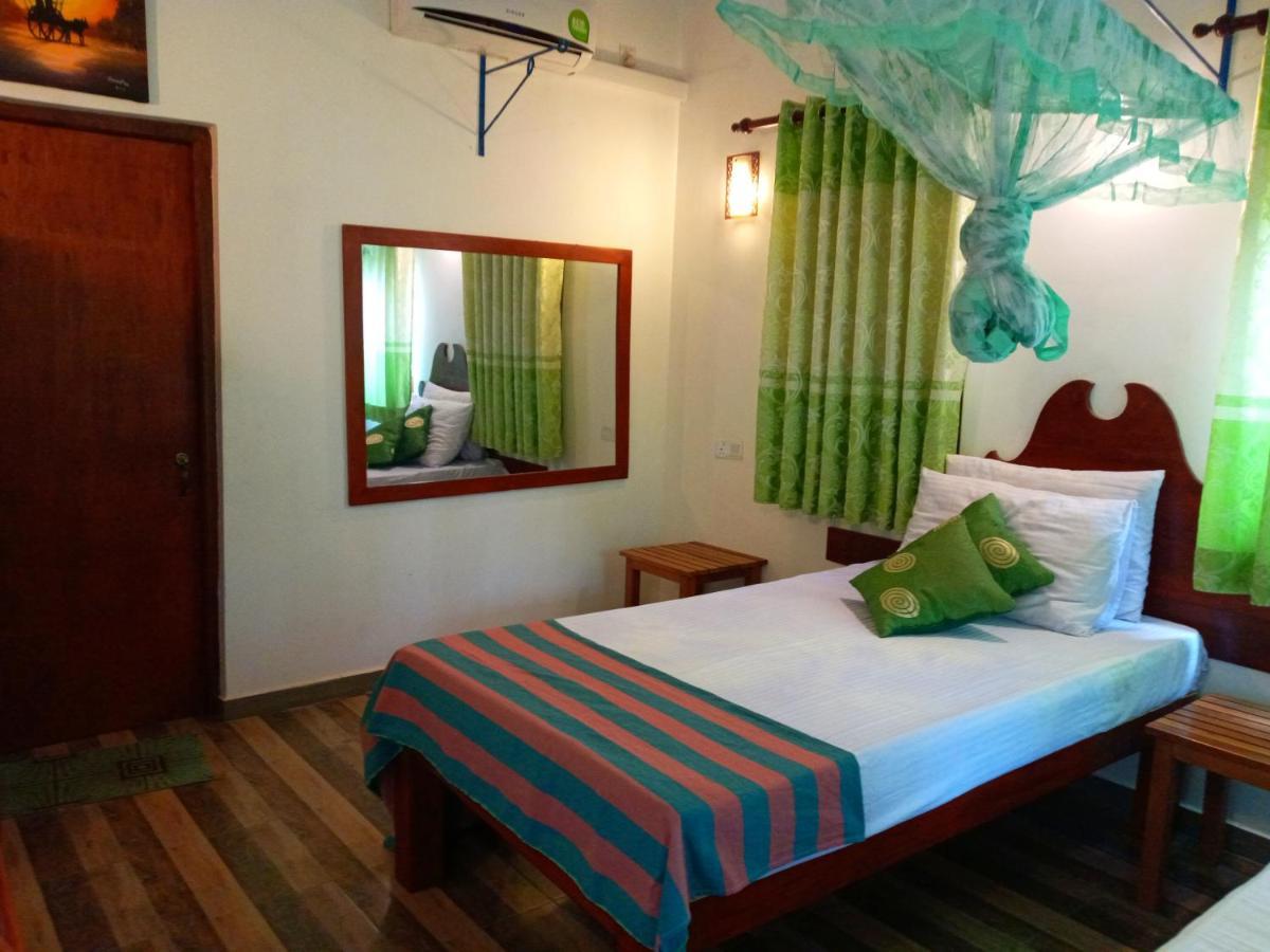 Hideaway Homestay Habarana Bagian luar foto