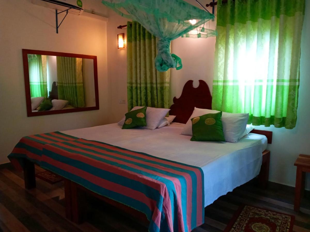 Hideaway Homestay Habarana Bagian luar foto