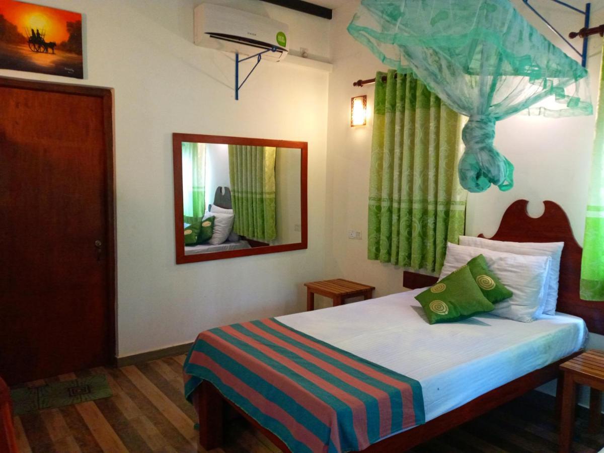 Hideaway Homestay Habarana Bagian luar foto