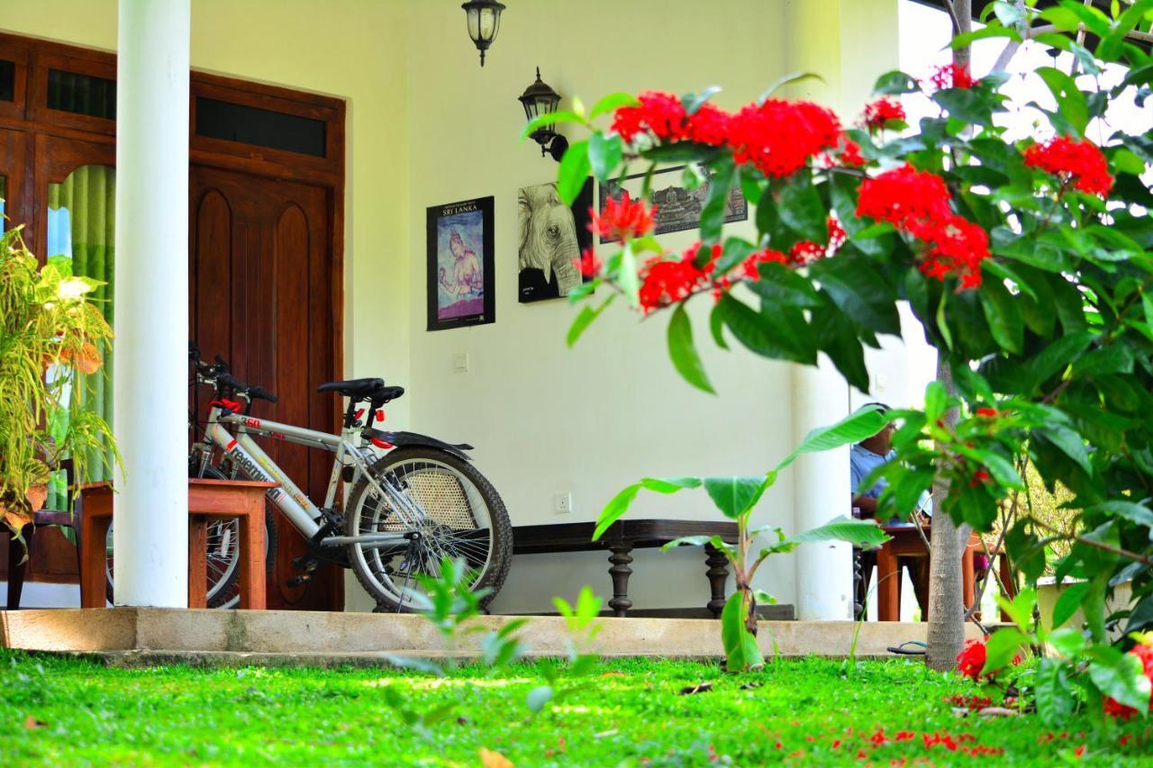 Hideaway Homestay Habarana Bagian luar foto