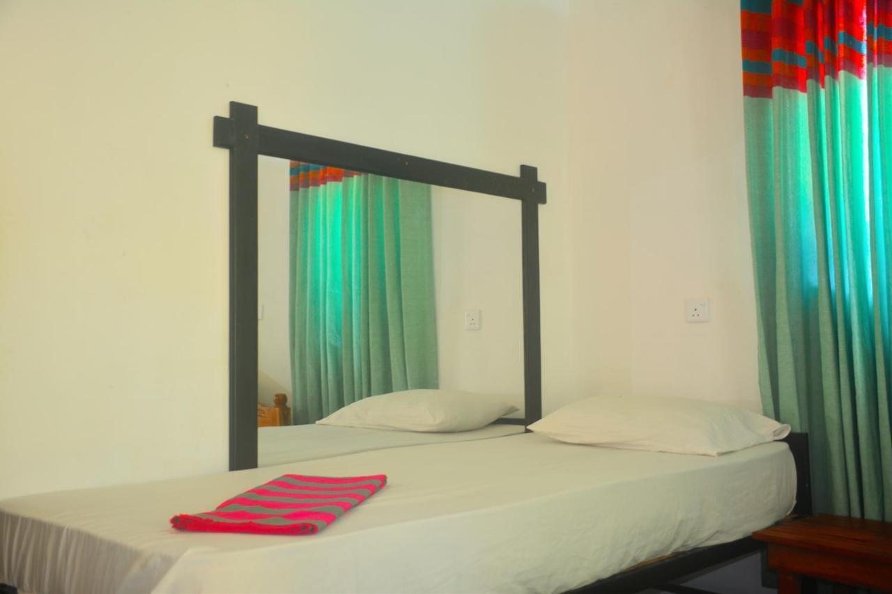 Hideaway Homestay Habarana Bagian luar foto